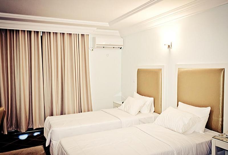Hotel Raya Tichy Zewnętrze zdjęcie