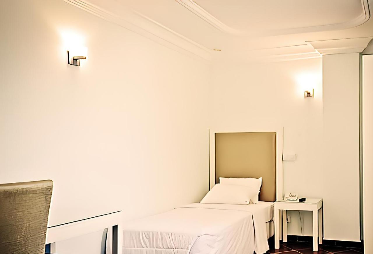 Hotel Raya Tichy Zewnętrze zdjęcie